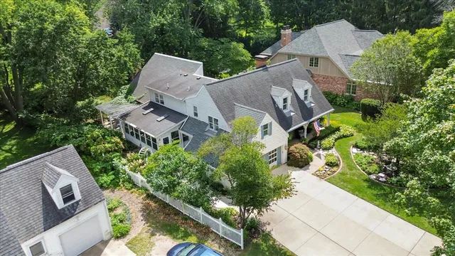 $599,900 | 17 Sunset Road, Bloomington, IL 61701