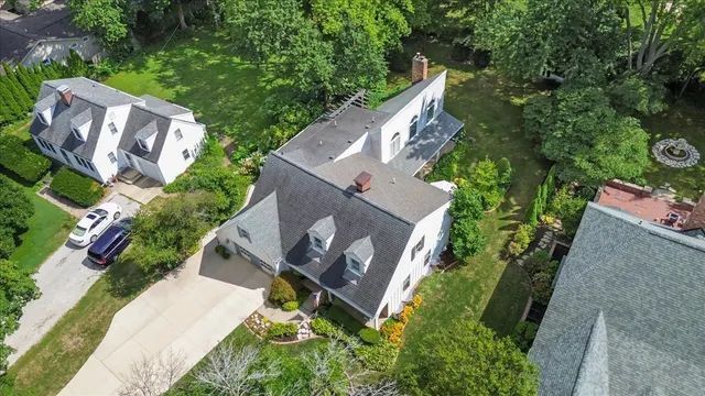 $599,900 | 17 Sunset Road, Bloomington, IL 61701