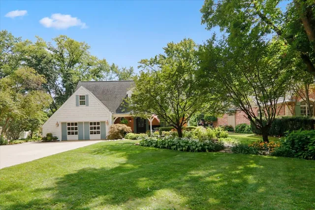 $599,900 | 17 Sunset Road, Bloomington, IL 61701