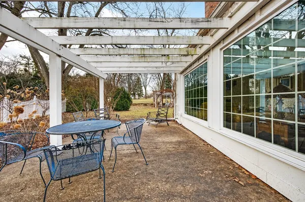 $585,900 | 17 Sunset Road, Bloomington, IL 61701