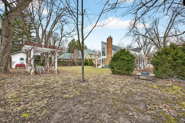 $585,900 | 17 Sunset Road, Bloomington, IL 61701