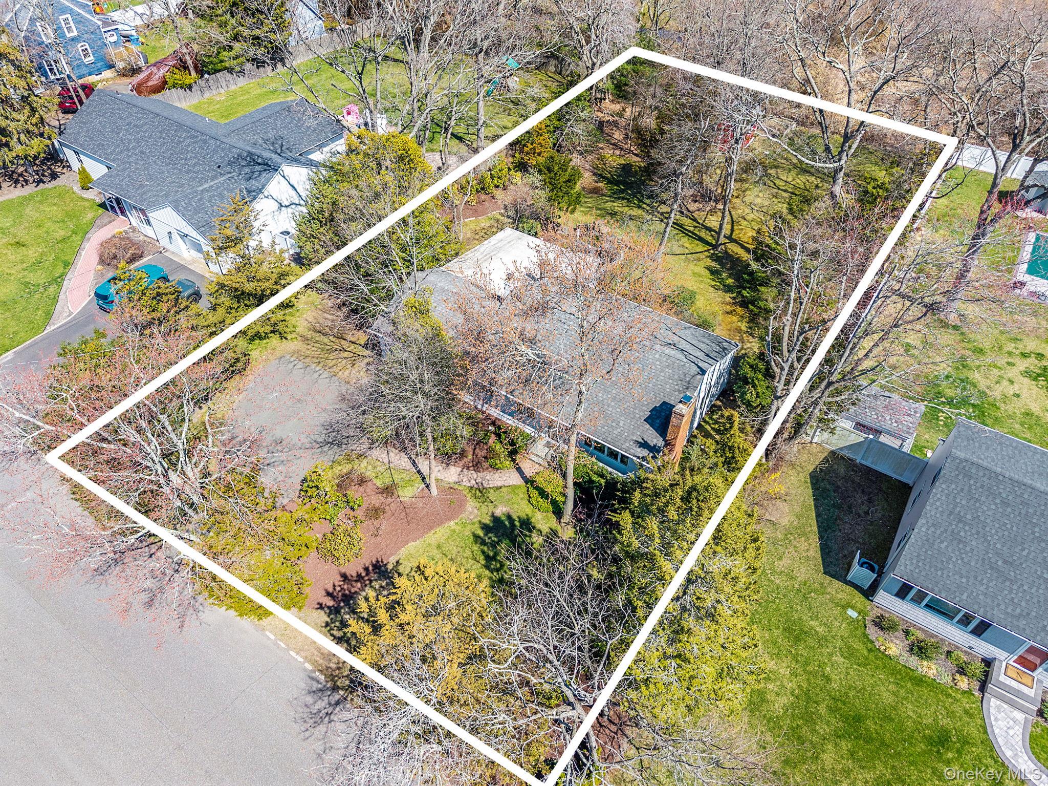 223 Connetquot Road Bayport, NY 11705 - Photo 3 of 28