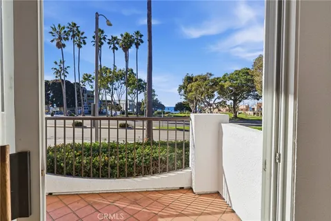 $7,700 | 200 North Catalina Avenue, Unit F, Redondo Beach, CA 90277