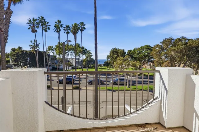 $7,400 | 200 North Catalina Avenue, Unit F, Redondo Beach, CA 90277