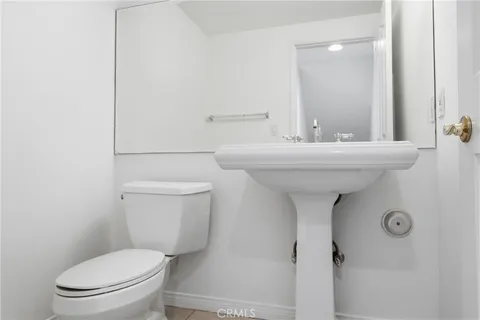 $7,700 | 200 North Catalina Avenue, Unit F, Redondo Beach, CA 90277