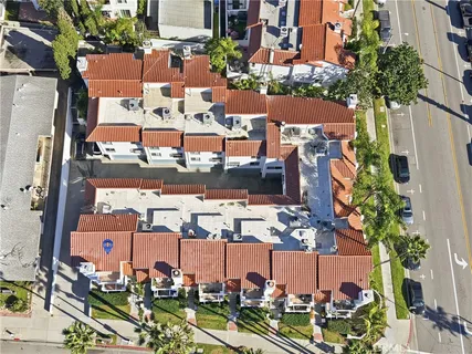 $7,700 | 200 North Catalina Avenue, Unit F, Redondo Beach, CA 90277