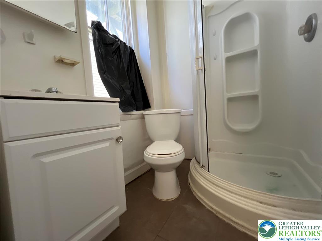 29 2nd Street, Unit 1R Catasauqua, PA 18032 - Photo 6 of 7 a bathroom with a toilet and a shower