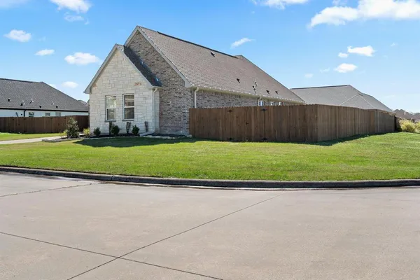 $2,300 | 1000 Stone Hill Street, Mount Pleasant, TX 75455