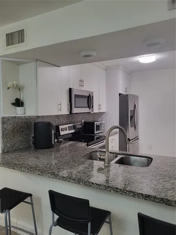 $3,500 | 4555 Northwest 99th Avenue, Unit 103, Doral, FL 33178
