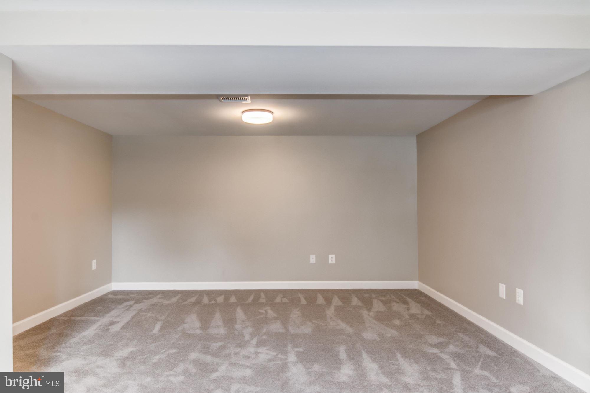 13535 Delaney Road Woodbridge, VA 22193 - Photo 6 of 38 Gallery Image 6