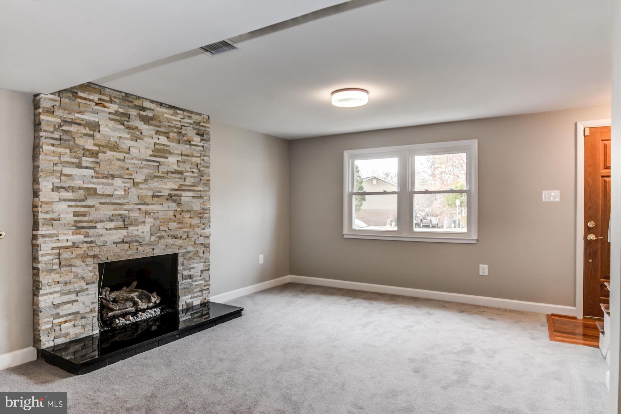 13535 Delaney Road Woodbridge, VA 22193 - Photo 8 of 38 Gallery Image 8