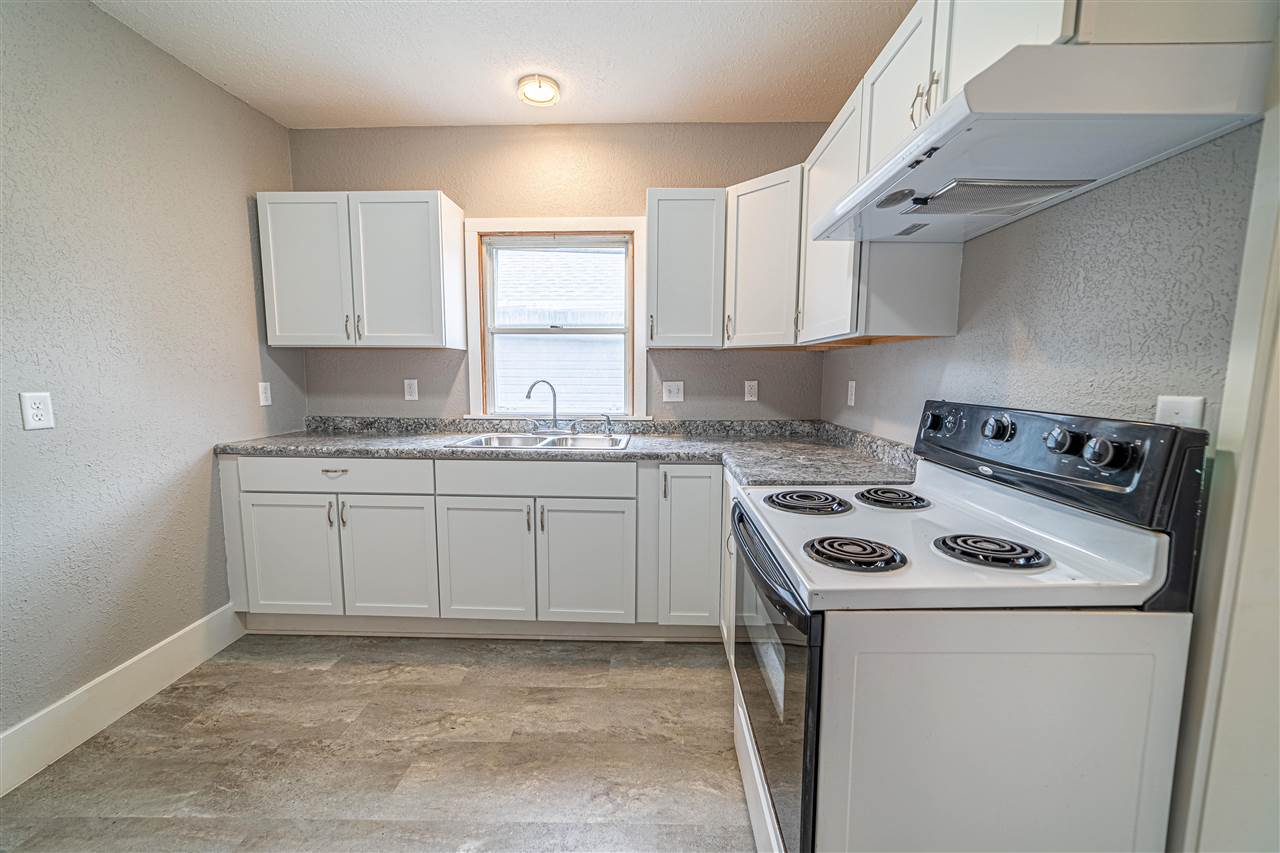 910 Center Point Road Northeast Cedar Rapids, IA 52402 - Photo 7 of 30 Gallery Image 7
