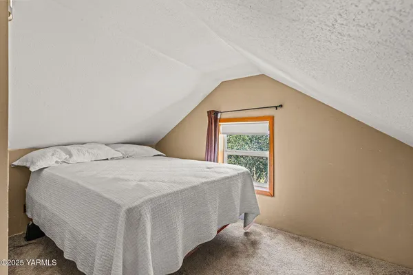 a view of a yard with palm trees