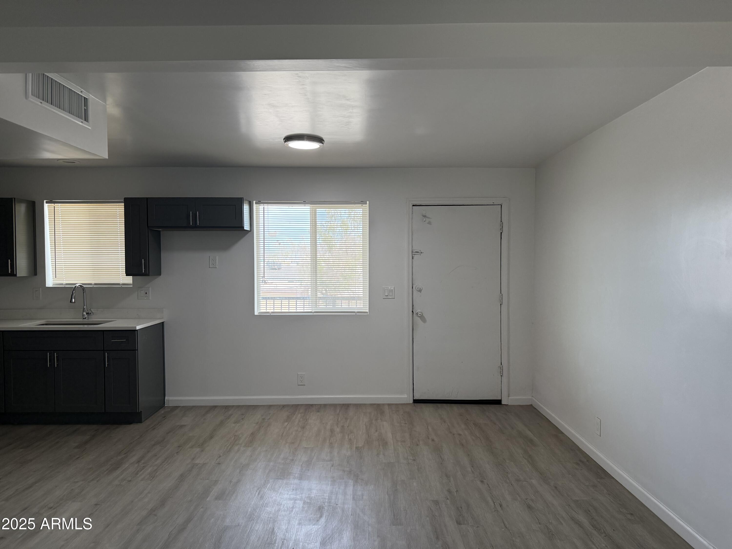 4619 South 16th Street, Unit 8 Phoenix, AZ 85040 - Photo 11 of 12 Main room