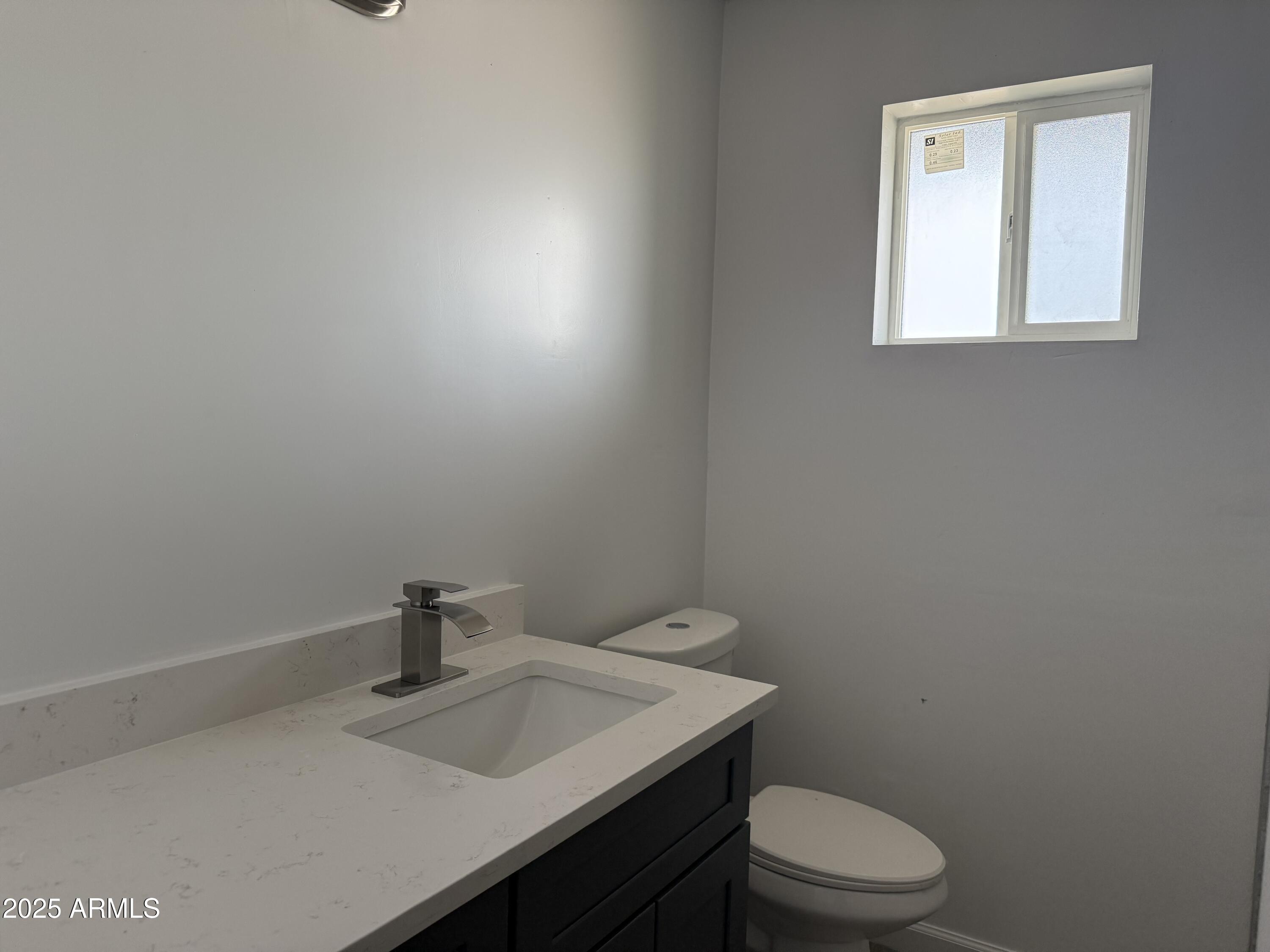 4619 South 16th Street, Unit 8 Phoenix, AZ 85040 - Photo 7 of 12 Bathroom