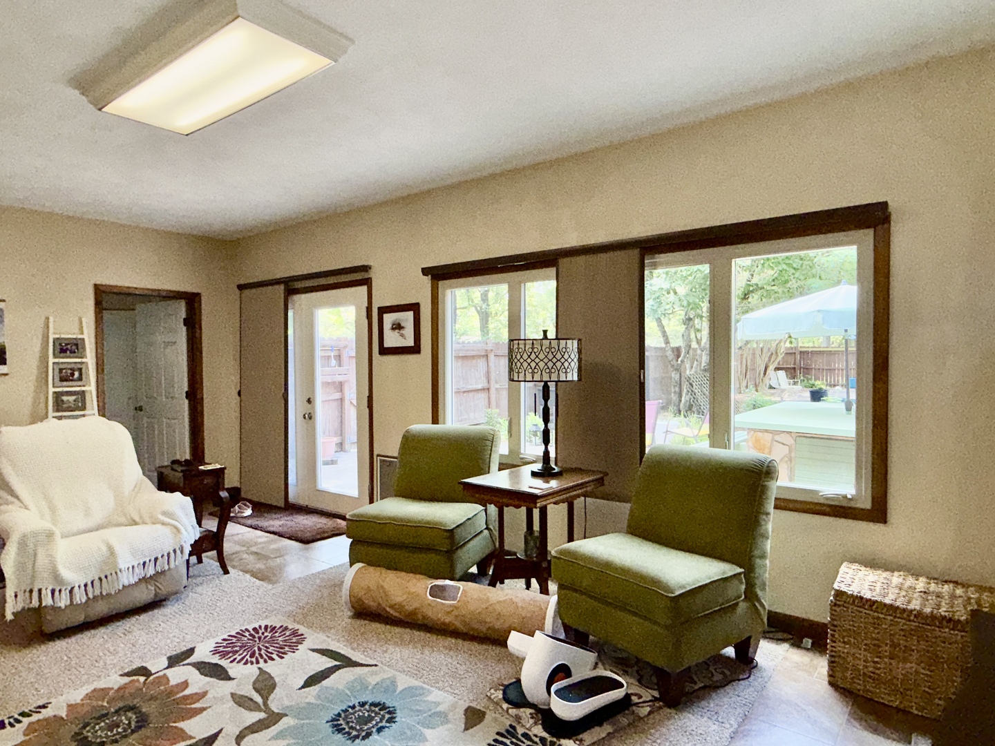 956 Country Club Road Metropolis, IL 62960 - Photo 26 of 48 a living room with furniture and a large window