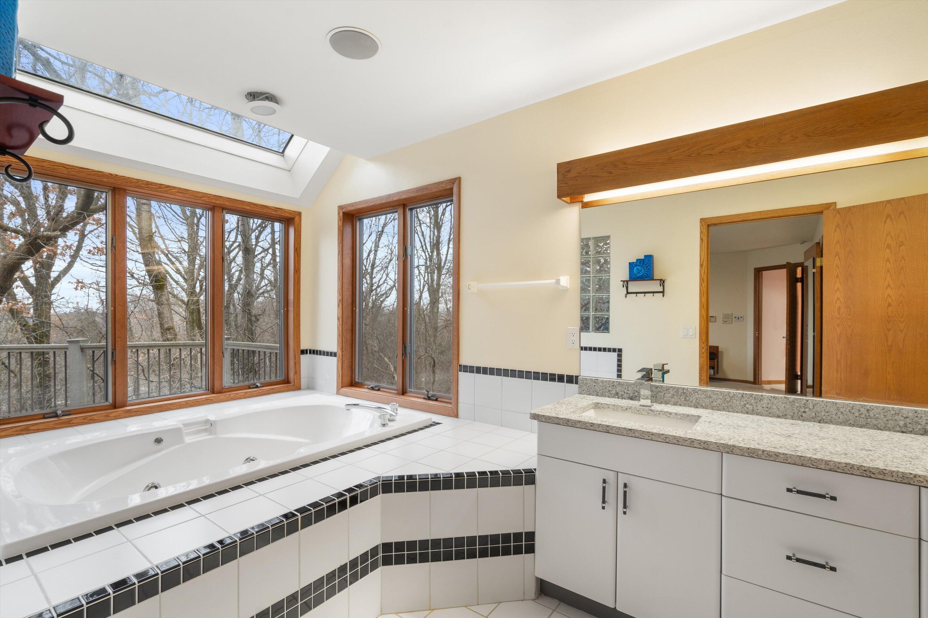 1249 North Lost Woods Road Summit, WI 53066 - Photo 19 of 79 Primary Bath