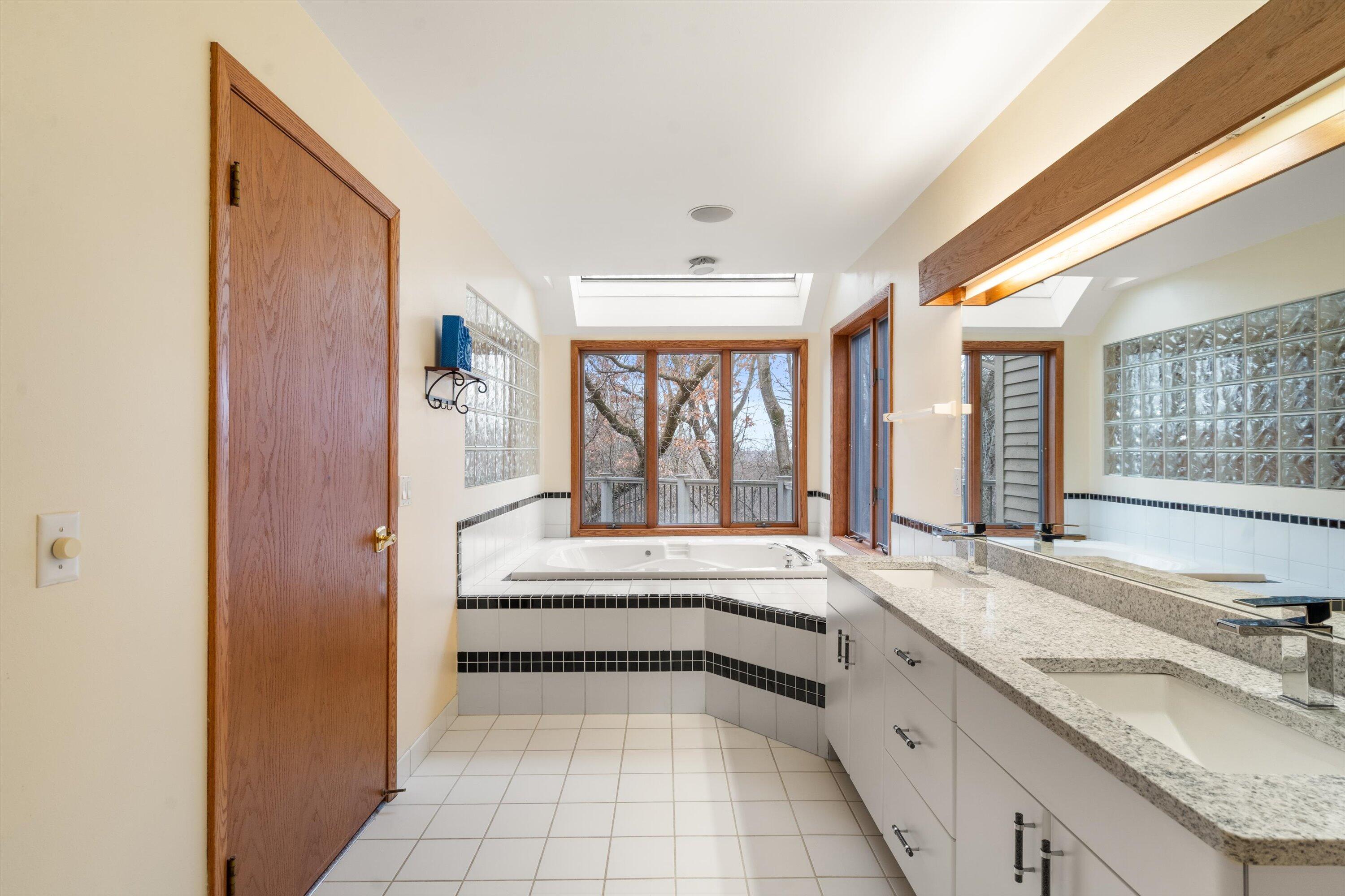 1249 North Lost Woods Road Summit, WI 53066 - Photo 21 of 79 Primary Bath