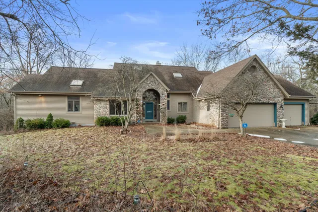 $835,000 | 1249 North Lost Woods Road, Summit, WI 53066