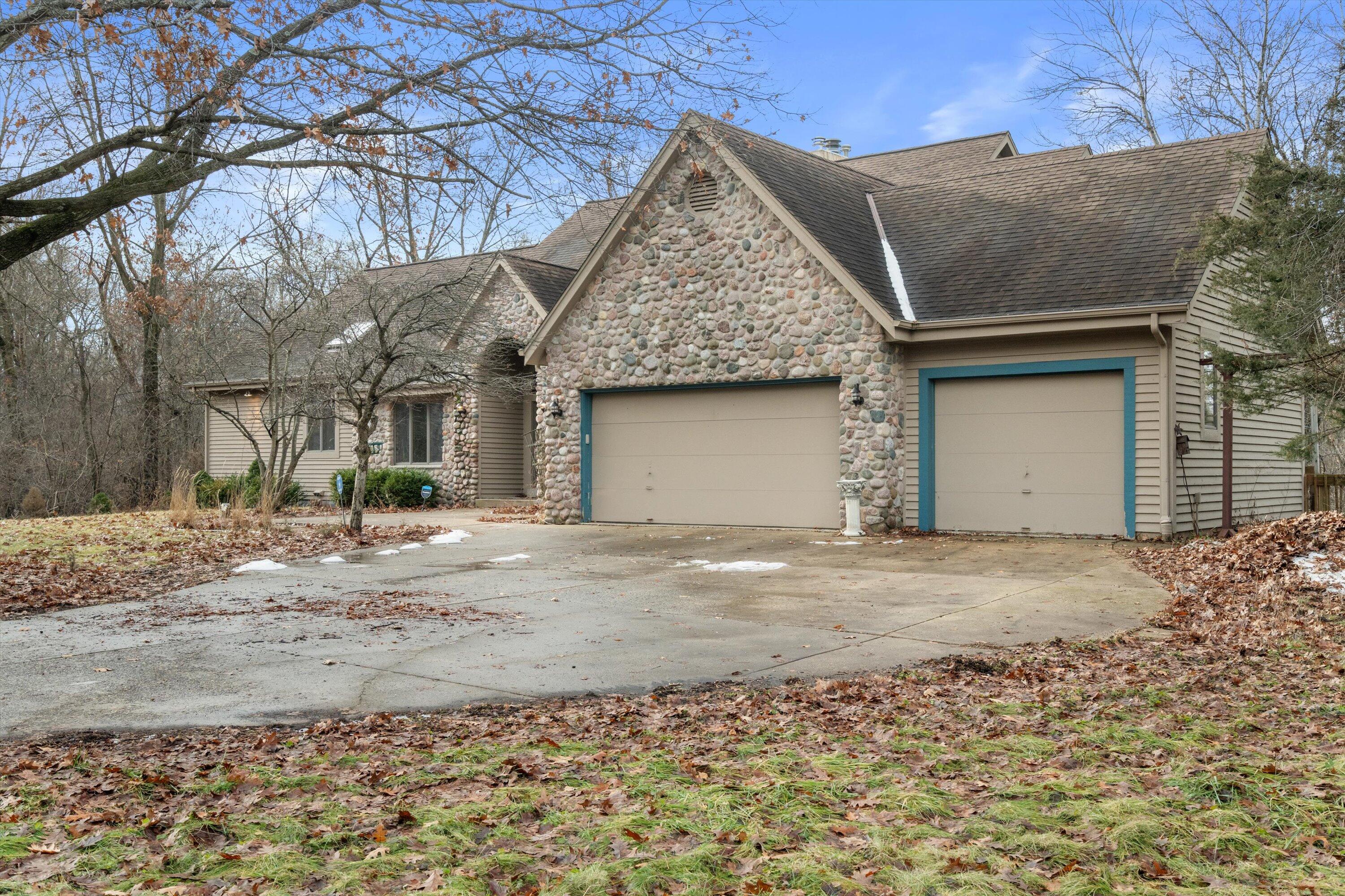 1249 North Lost Woods Road Summit, WI 53066 - Photo 3 of 79 3-Car Garage