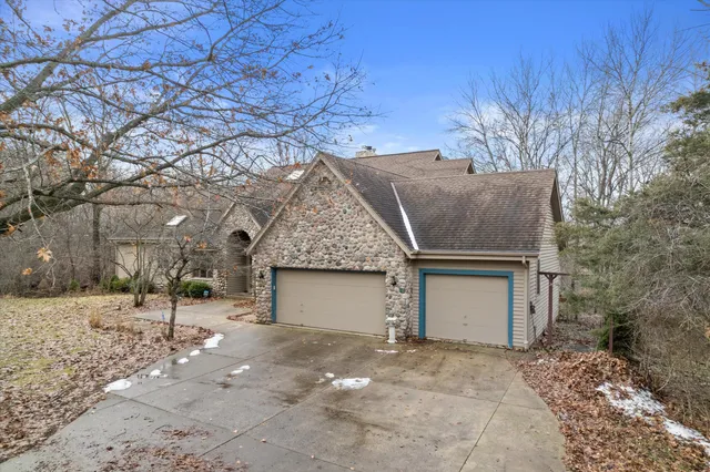 $835,000 | 1249 North Lost Woods Road, Summit, WI 53066