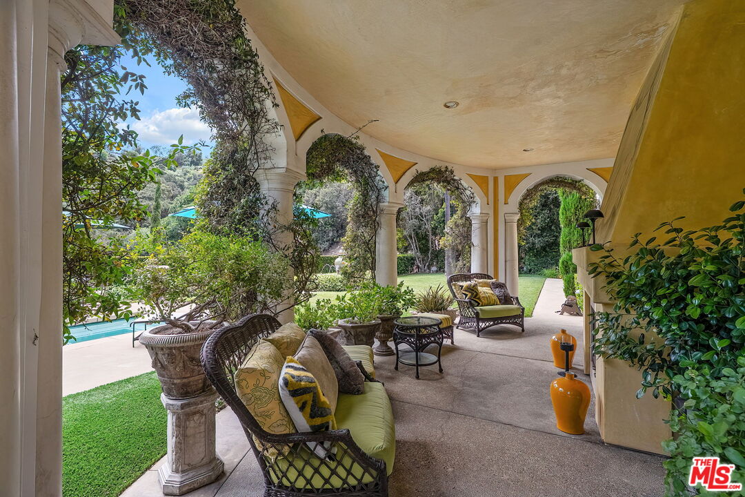 13935 Durham Road Beverly Hills, CA 90210 - Photo 17 of 21