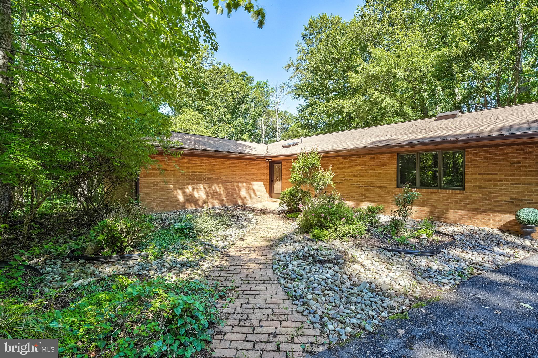 2026 Hunter Mill Road Vienna, VA 22181 - Photo 3 of 35