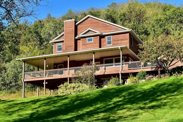$998,000 | 24242 Pfeiffer Hill Road, Winona, MN 55987