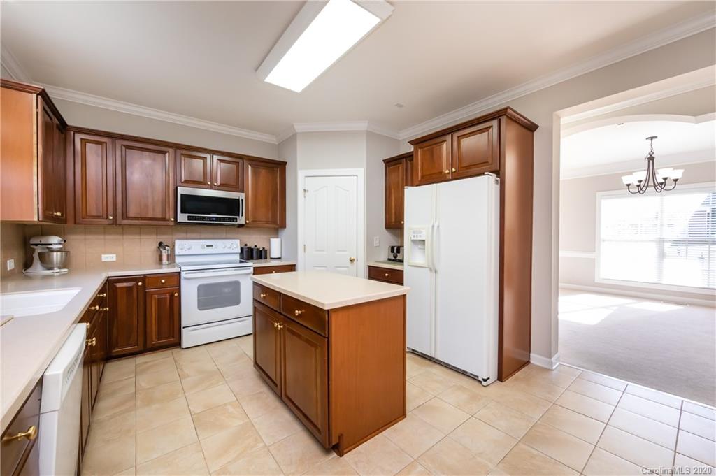 2018 Chipstone Road Charlotte, NC 28262 - Photo 8 of 48 Gallery Image 8