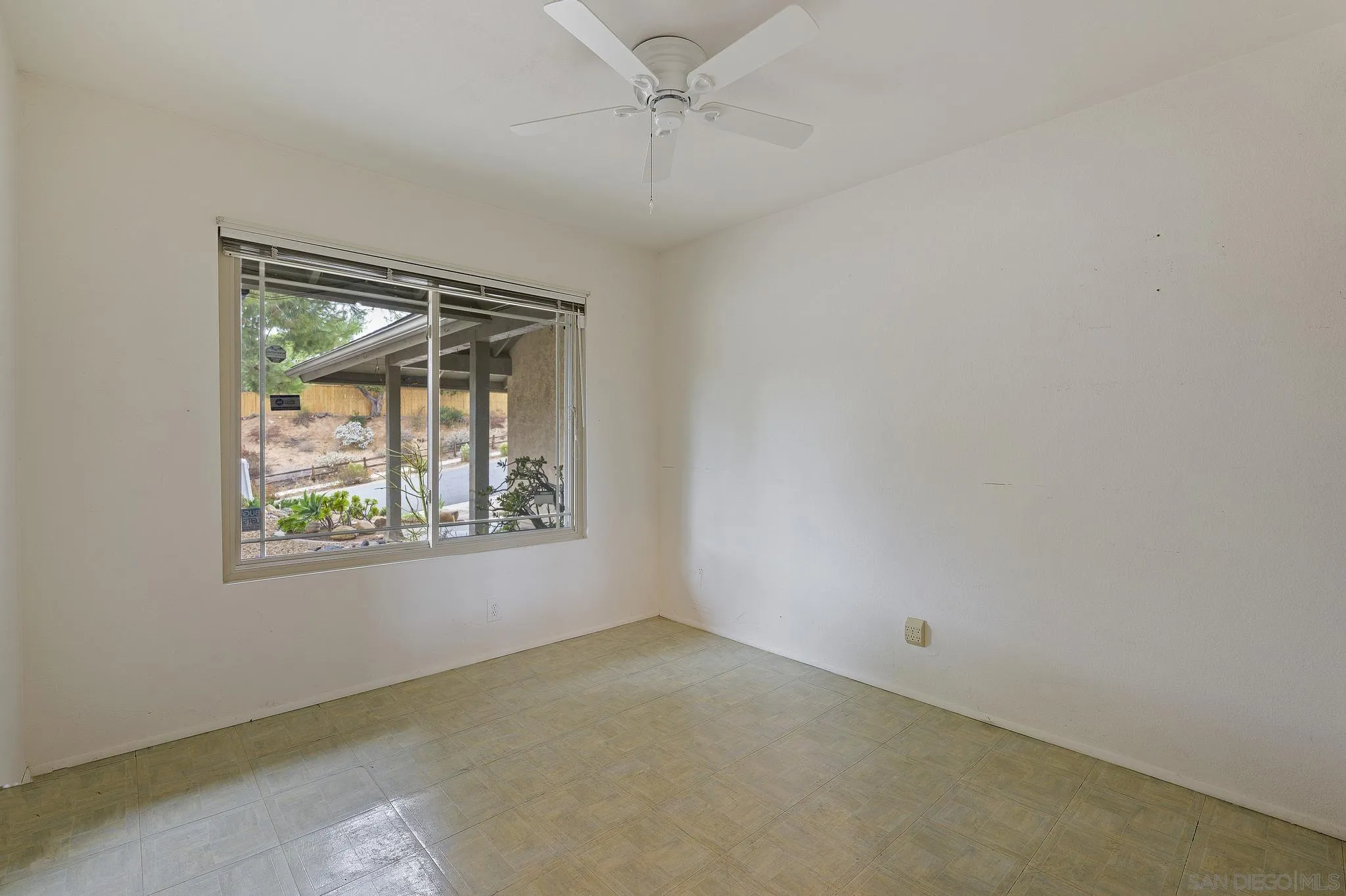 12443 McFeron Road Poway, CA 92064 - Photo 30 of 37 an empty room with a window