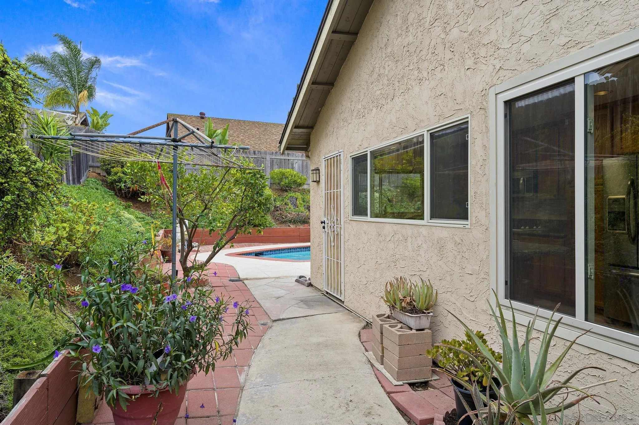 12443 McFeron Road Poway, CA 92064 - Photo 37 of 37 a view of a backyard with potted plants