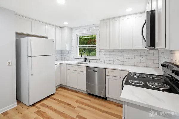 $3,200 | 174 Alcoa Avenue, Edison, NJ 08837
