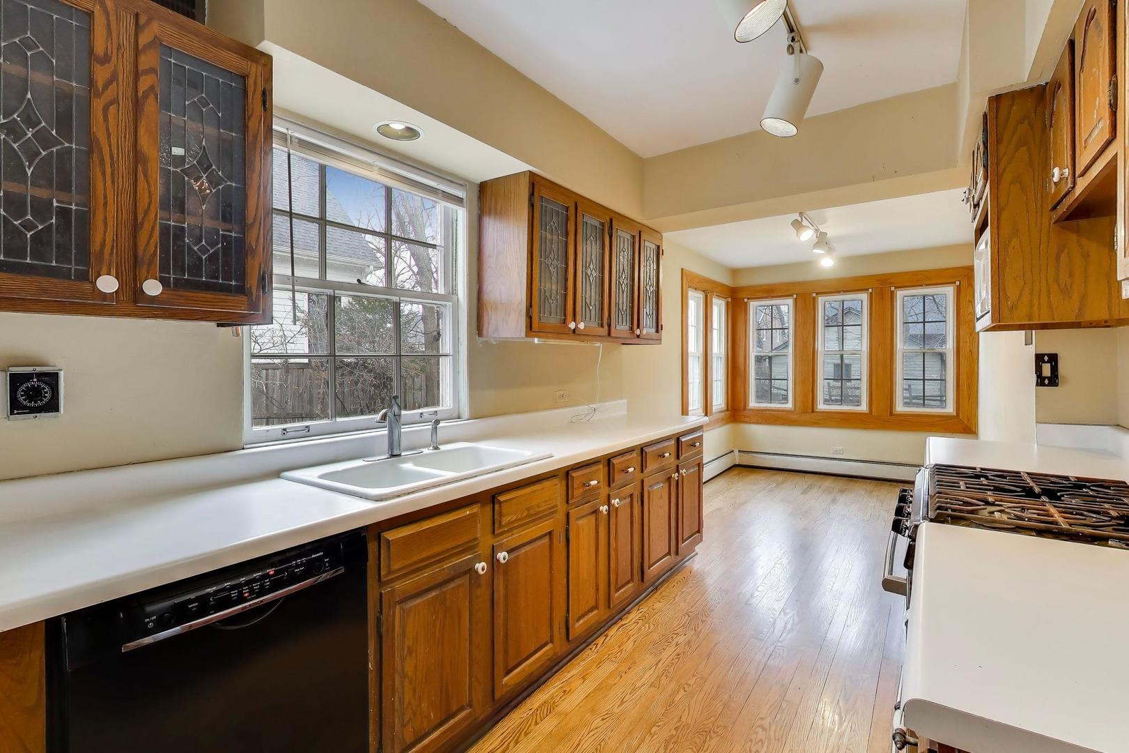 701 Elmore Street Park Ridge, IL 60068 - Photo 9 of 33