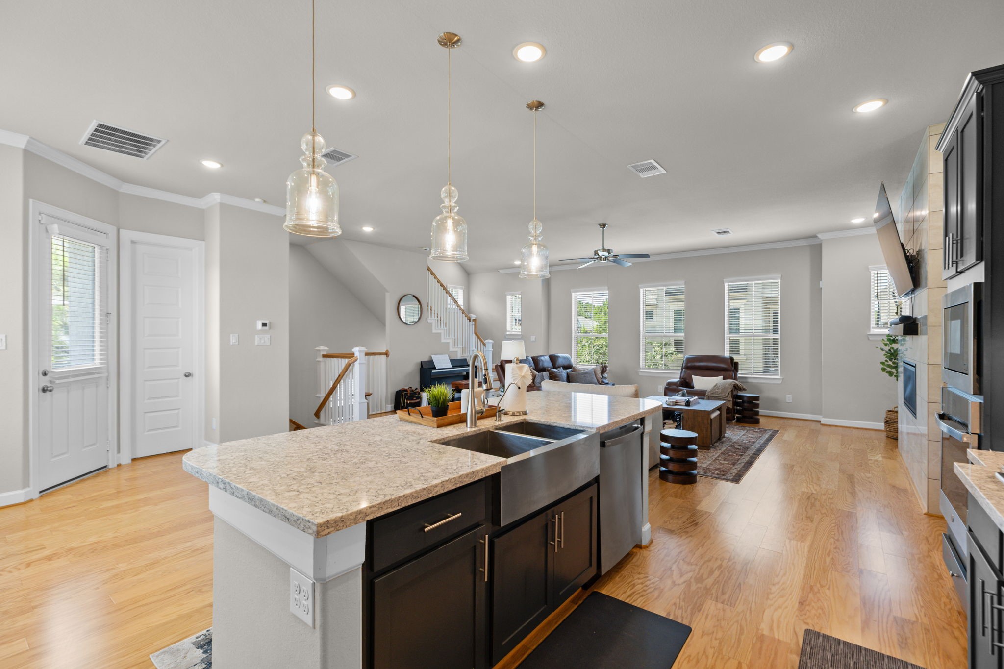 4004 Centre Meadow Way Houston, TX 77043 - Photo 18 of 33 Lots of windows giving plenty of natural light