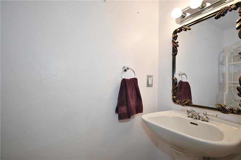 120 Leon Road Pittsburgh, PA 15220 - Photo 18 of 43 Gallery Image 18