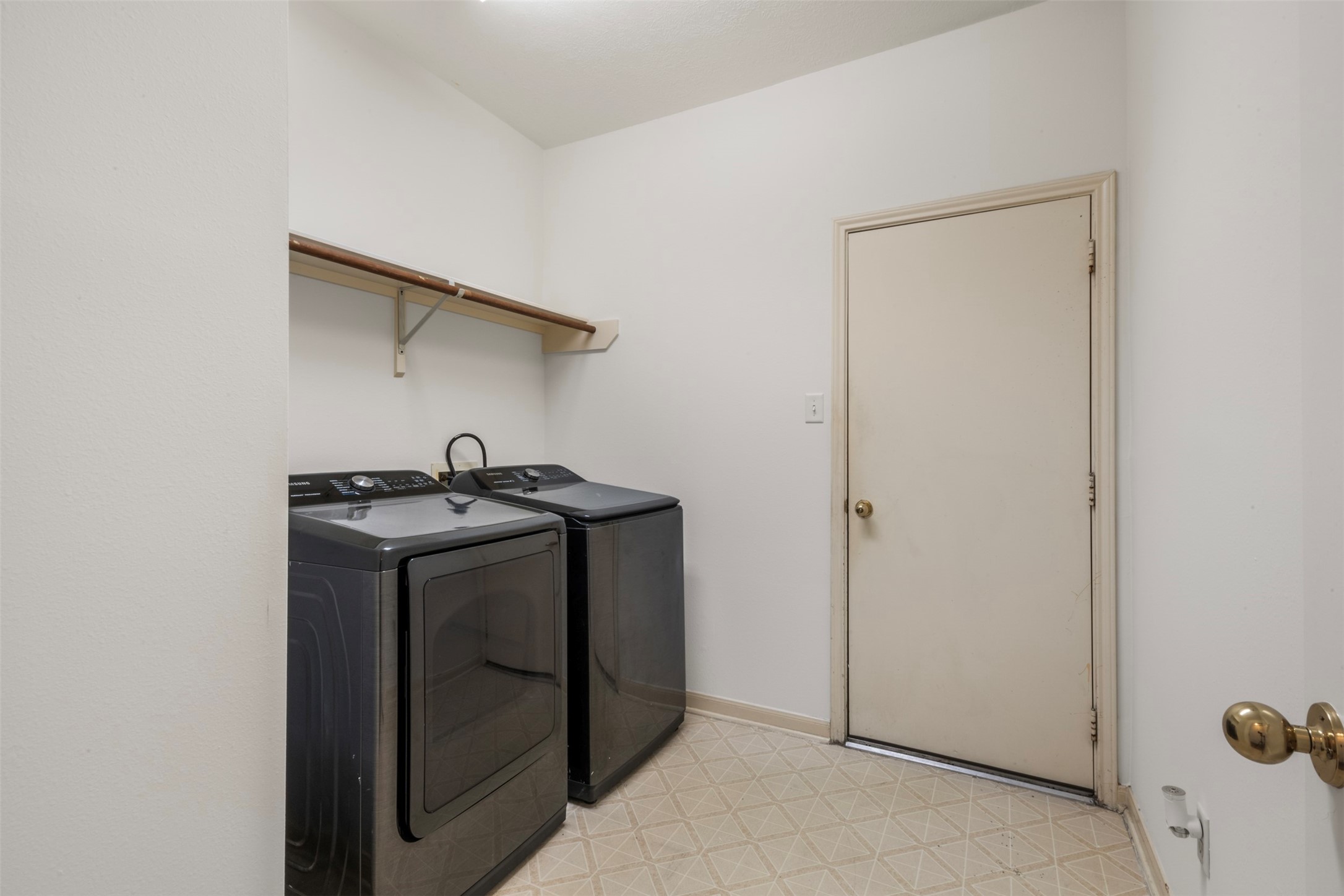 9211 Memorial Hills Drive Spring, TX 77379 - Photo 24 of 33 Spacious utility room (w/d do not convey)