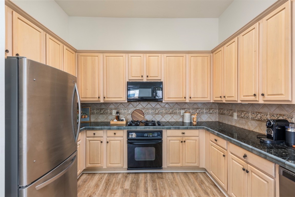 9211 Memorial Hills Drive Spring, TX 77379 - Photo 6 of 33 Notice the details: backsplash, granite counter tops and cabinetry