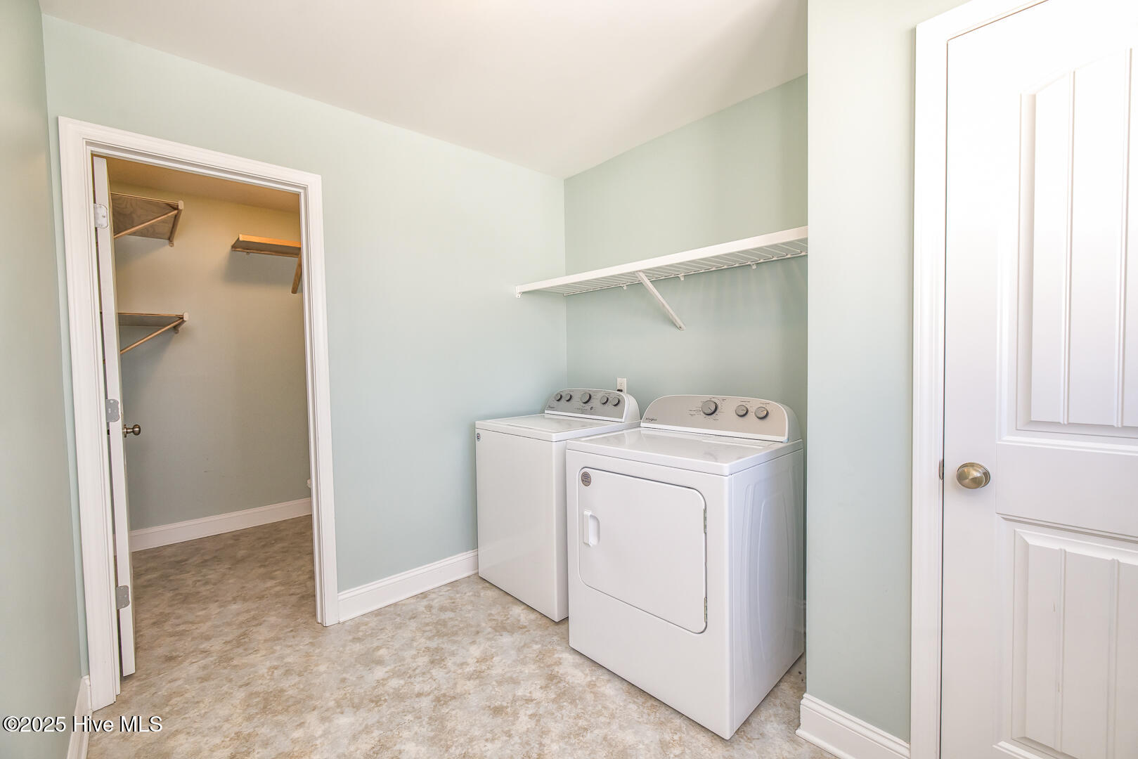 368 Lehigh Road Wilmington, NC 28412 - Photo 23 of 35 LAUNDRY ROOM WITH 2 CLOSETS