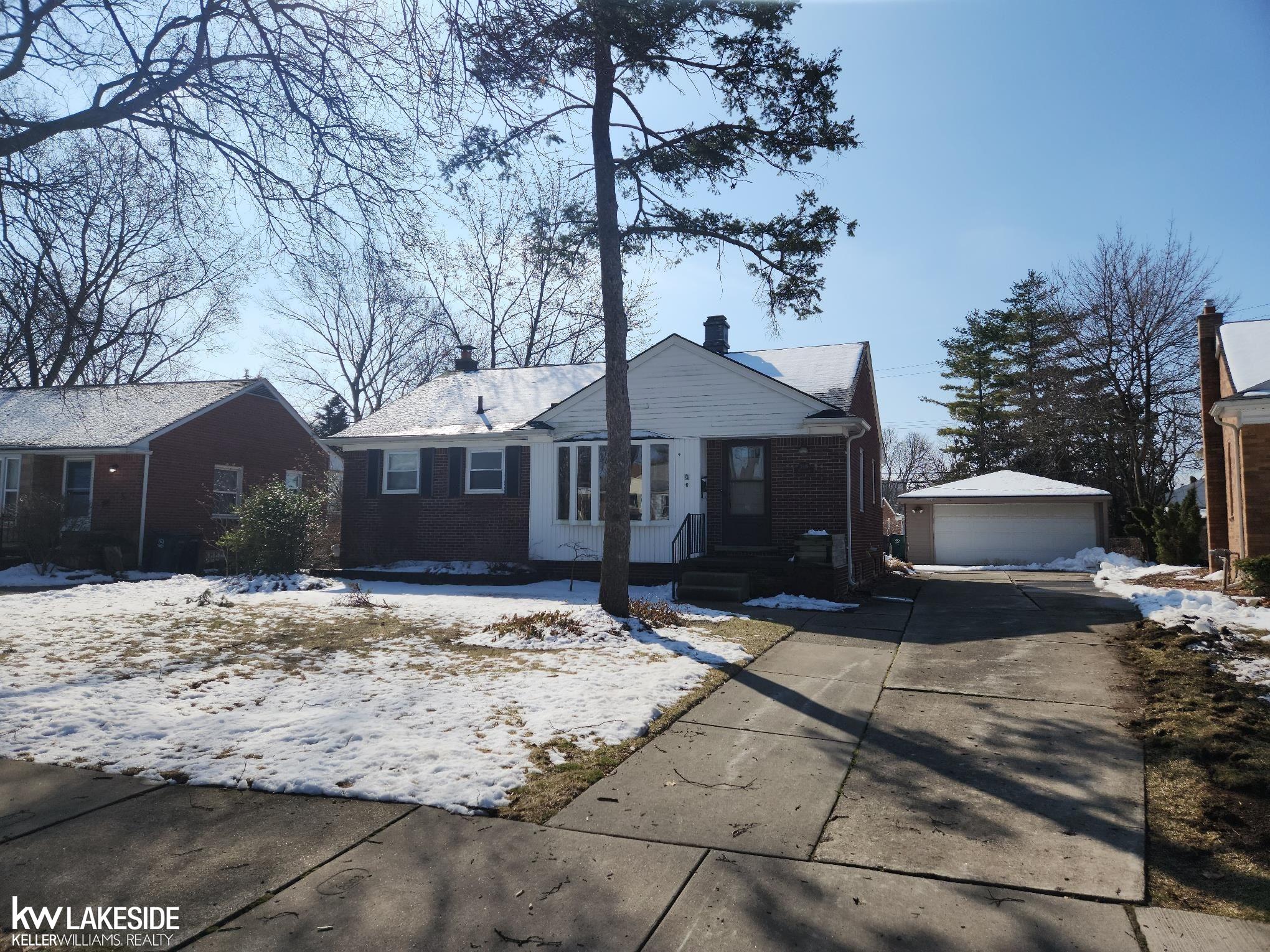 3649 Rockingham Road Royal Oak, MI 48073 - Photo 14 of 14 50102909-13.JPG