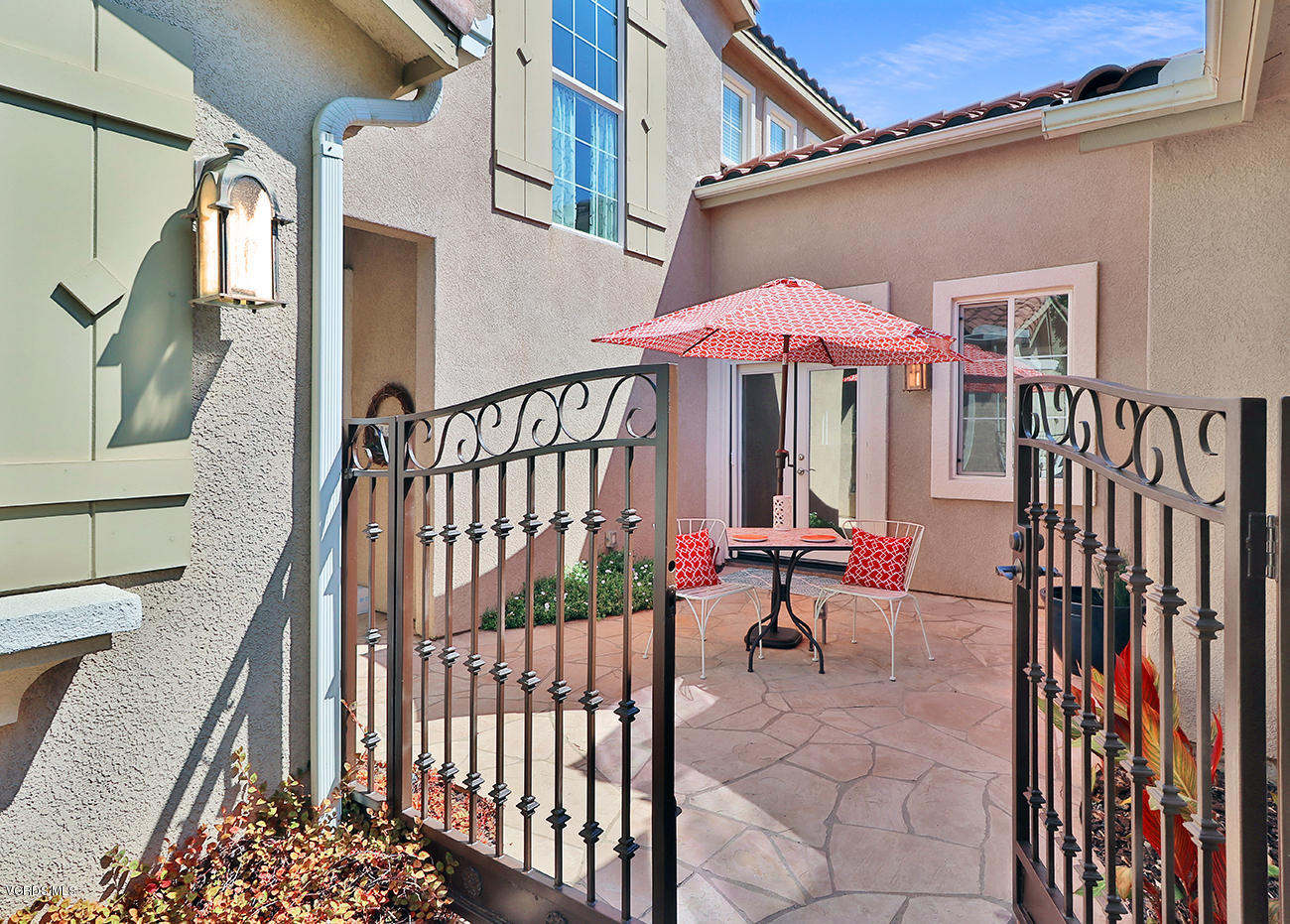 143 Brooks Road Simi Valley, CA 93065 - Photo 3 of 42 a view of a patio with a table and chairs