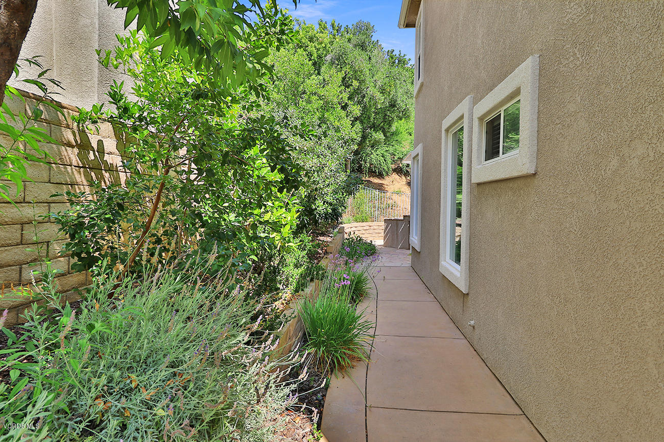 143 Brooks Road Simi Valley, CA 93065 - Photo 42 of 42 a entryway with yard of the house