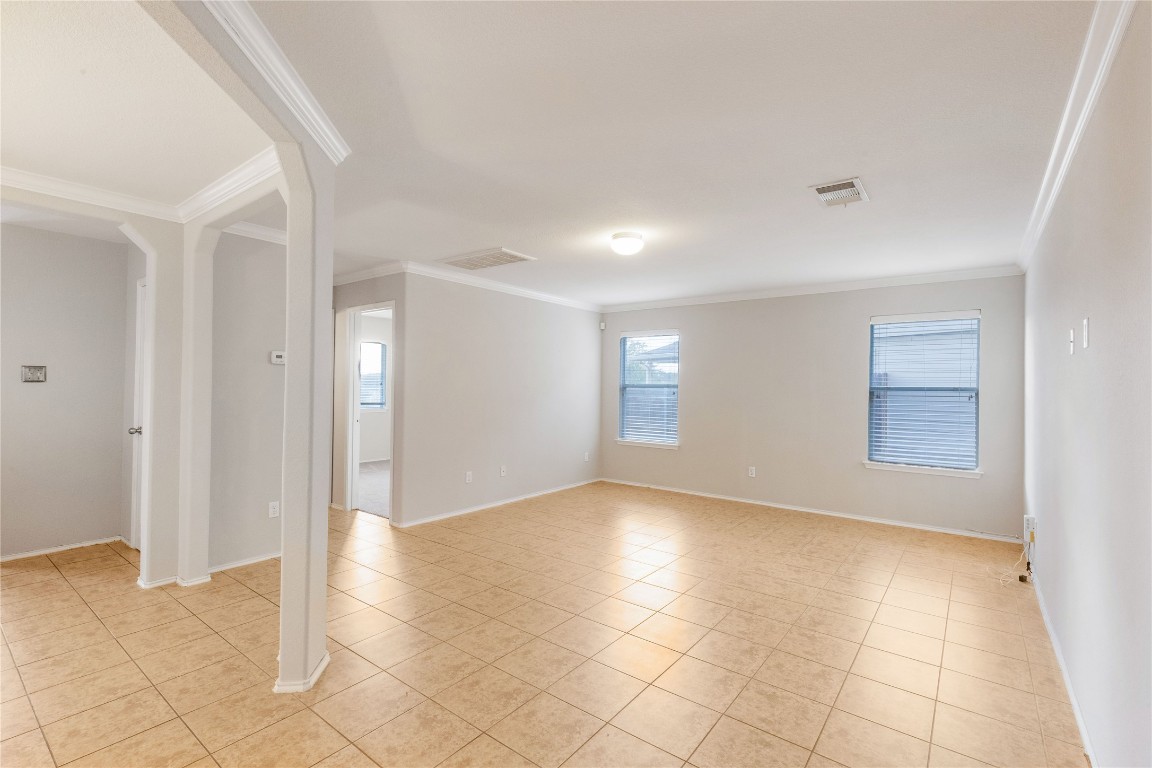 11532 Ashbrook Drive Manchaca, TX 78652 - Photo 7 of 30 an empty room with windows and closet