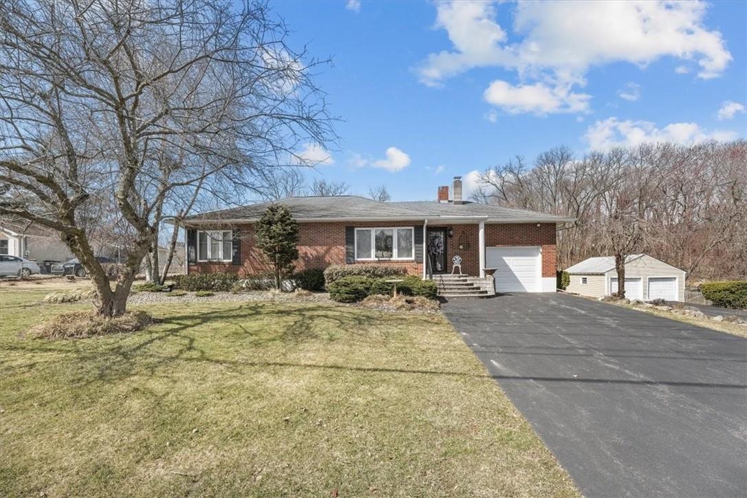 Great Location  5 mins to I-84 & Shopping