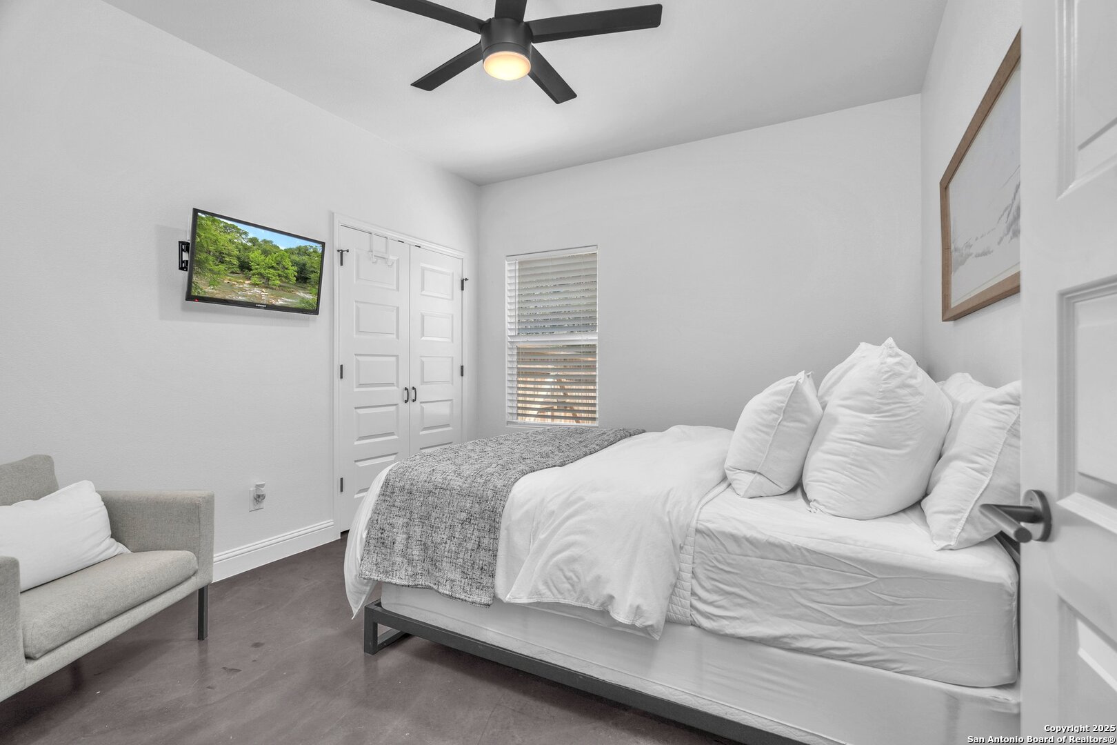 348 Fawn Drive Spring Branch, TX 78070 - Photo 20 of 50 a bedroom with a bed and a couch