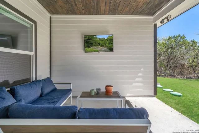 a view of backyard with a tub and garden view
