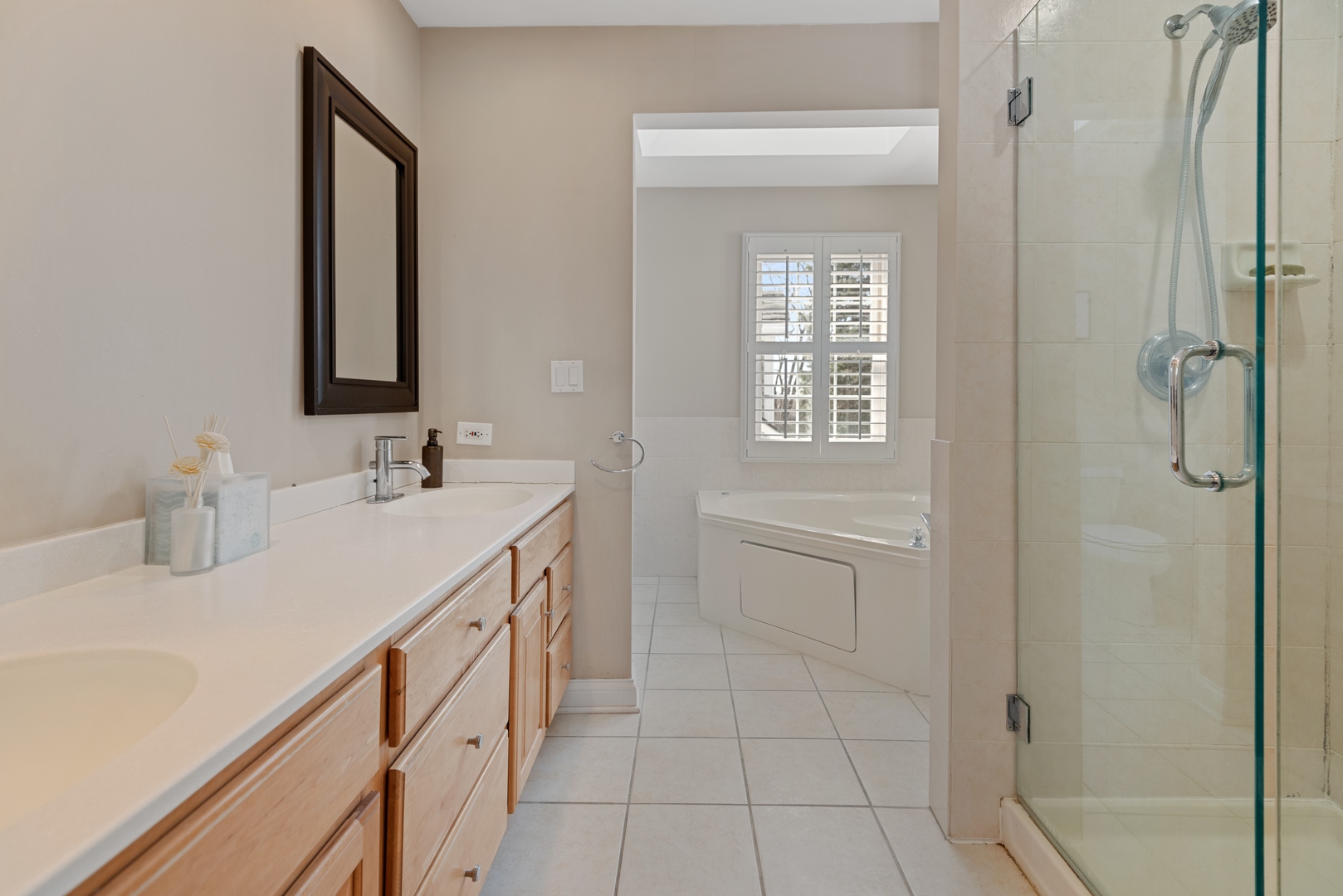 463 Green Bay Road Highland Park, IL 60035 - Photo 9 of 27 a bathroom with a double vanity sink a toilet and a mirror
