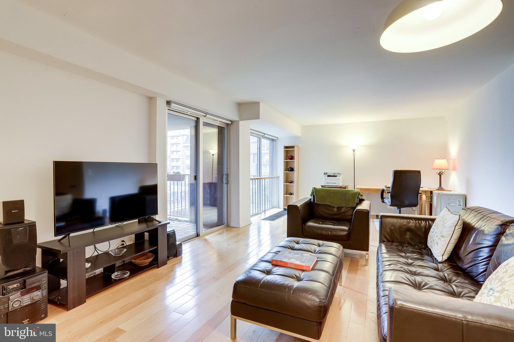 520 N Street Southwest, Unit S318 Washington, DC 20024 - Photo 2 of 46 Spacious living/family room
