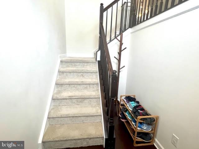 22276 Pinecroft Terrace Ashburn, VA 20148 - Photo 3 of 37