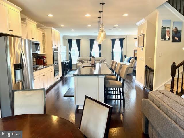 22276 Pinecroft Terrace Ashburn, VA 20148 - Photo 8 of 37