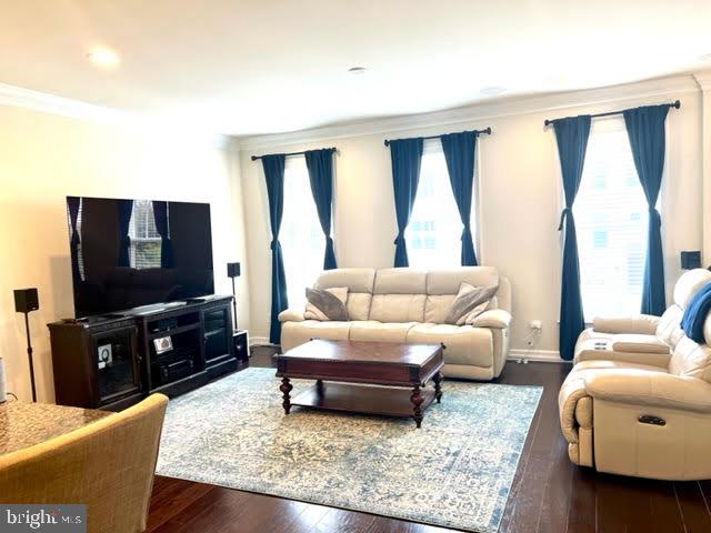 22276 Pinecroft Terrace Ashburn, VA 20148 - Photo 9 of 37